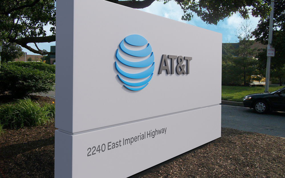 Szyld z nowym logo AT&T
