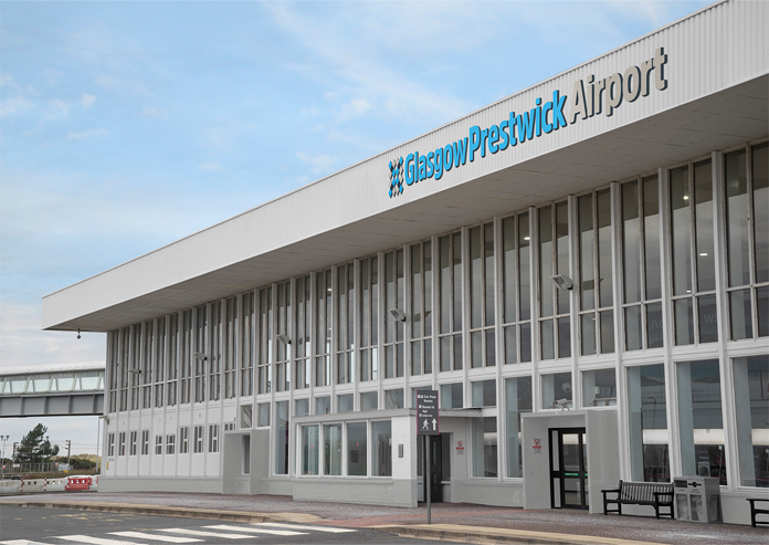 Logo Glasgow Prestwick Airport na lotnisku